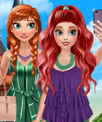 BFF Selfie Time Dress Up Game